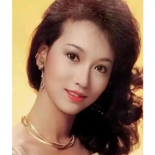 赵雅芝（Zhao Yazhi） - 资深演员，曾在多部经典电视剧中出演。_赵雅芝演得电视剧_赵雅芝代表作电视剧
