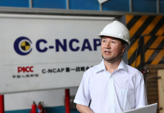 两项宝马_宝马汽车性能与安全性的双重体现_宝马双引擎汽车价格