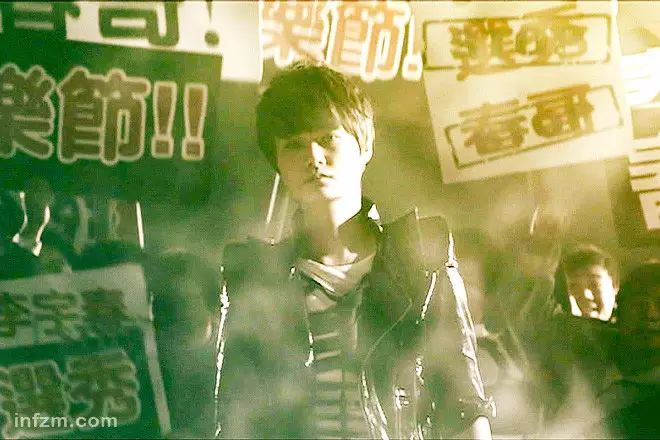 李宇春的经典曲目成为各地学校文艺活动的必选_李宇春文艺青年_李宇春传唱经典