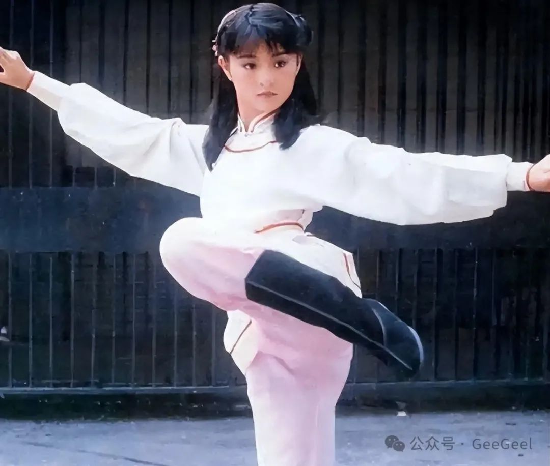 元彪精彩的武打片段_元彪武打电影国语版_元彪的武术训练与日常生活