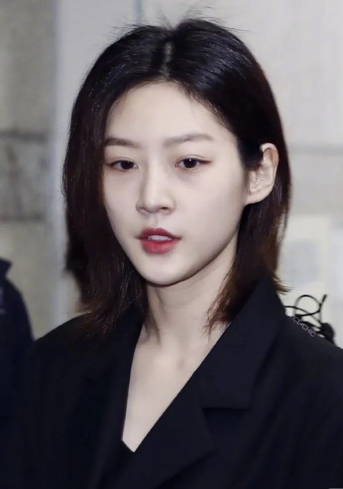 金赛纶的璀璨与哀伤：从天才童星到25岁离世，韩国娱乐圈的深刻反思