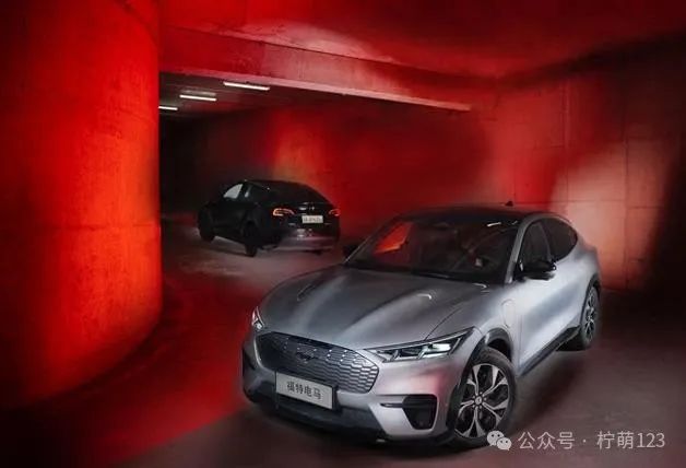 福特电马与特斯拉Model Y全面对比：美系纯电轿跑SUV的性能与空间之争