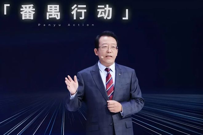 燃油车与新能源汽车的博弈：价格战的影响_四轮燃油封闭车价格_买新能源车还是买传统汽车