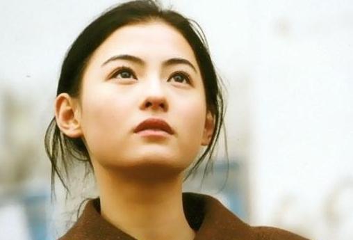 中国伟人的成长故事100字_成长中故事作文400字_张柏芝的经典影视作品中的成长故事