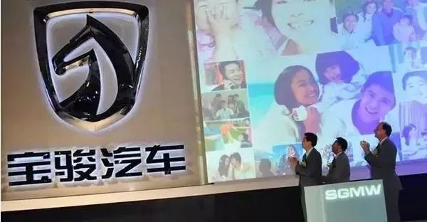 兰博基尼展示_兰博基尼车展视频_探索兰博基尼车展上的精彩发布