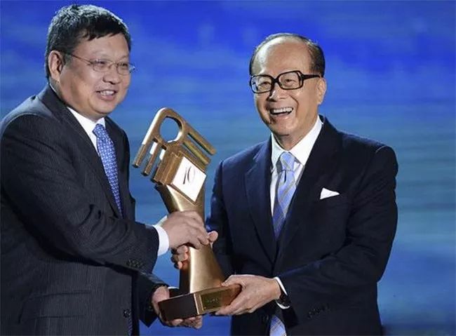 李嘉诚经营策略_李嘉诚的商业运营与成就_李嘉诚经营模式