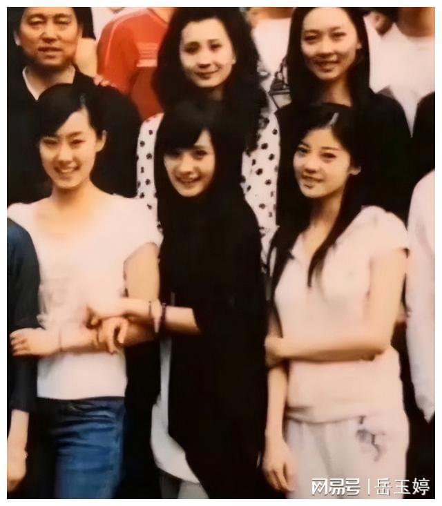 杨幂友谊明星故事简介_杨幂友谊明星故事视频_杨幂与其他明星的友谊故事