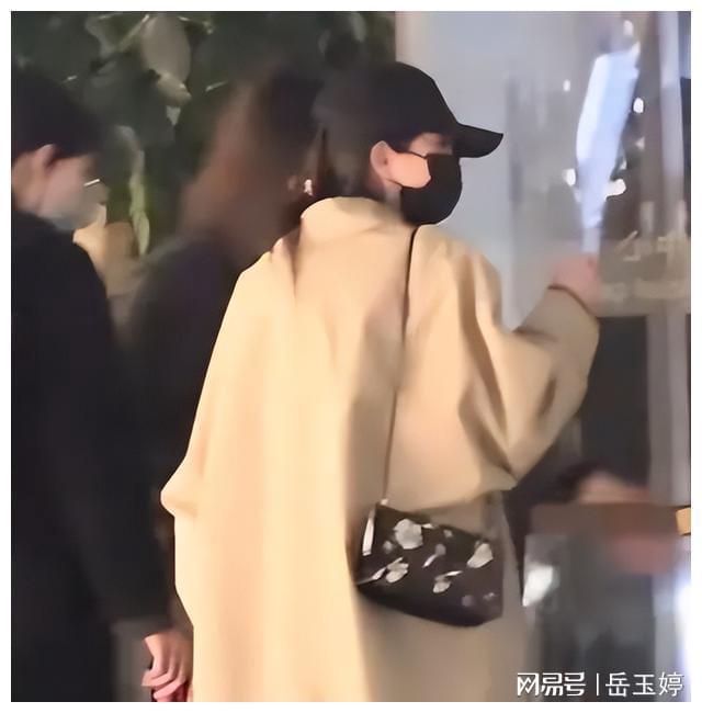 杨幂友谊明星故事简介_杨幂友谊明星故事视频_杨幂与其他明星的友谊故事