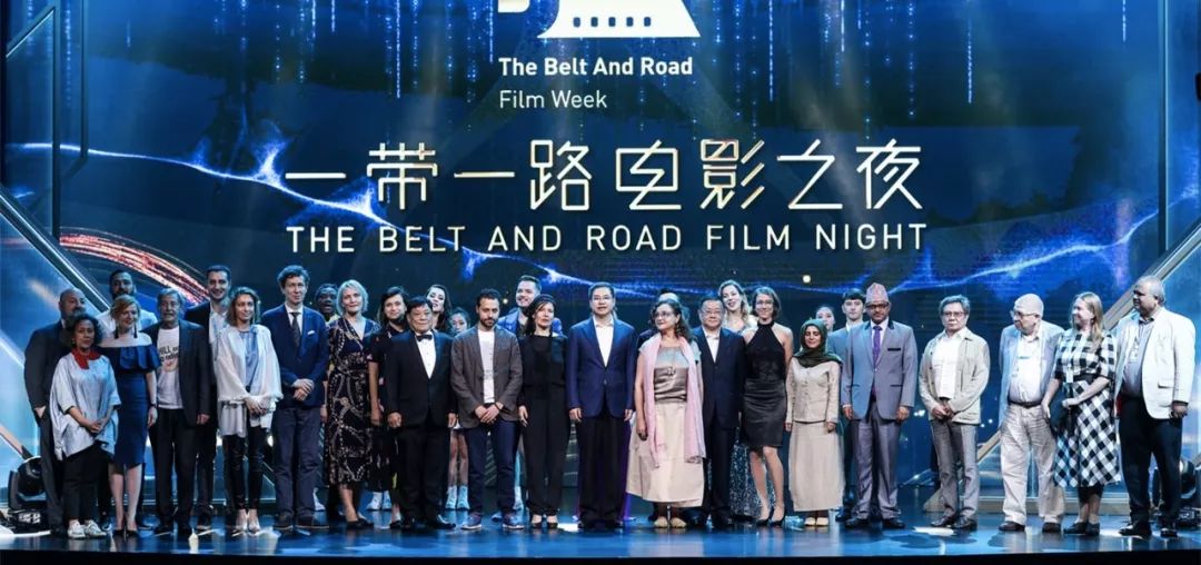 成龙的经典场景与文化符号_成龙标志图案_成龙符咒各有什么作用