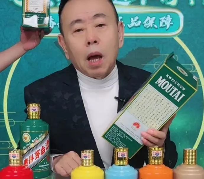 冯巩大战微博热议，315潘长江翻车事件余热未消，老艺术家们的窘境与机遇