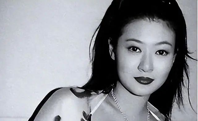 林青霞的职业生涯高峰与低谷_林青霞巅峰时美照_林青霞成就