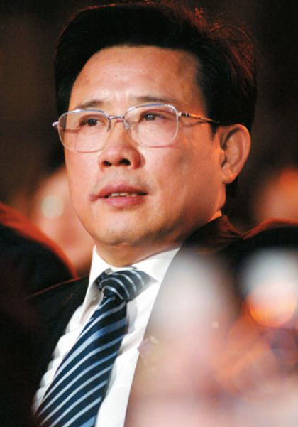 从基层到上市：钟睒睒的商业传奇_从基层到上市：钟睒睒的商业传奇_从基层到上市：钟睒睒的商业传奇