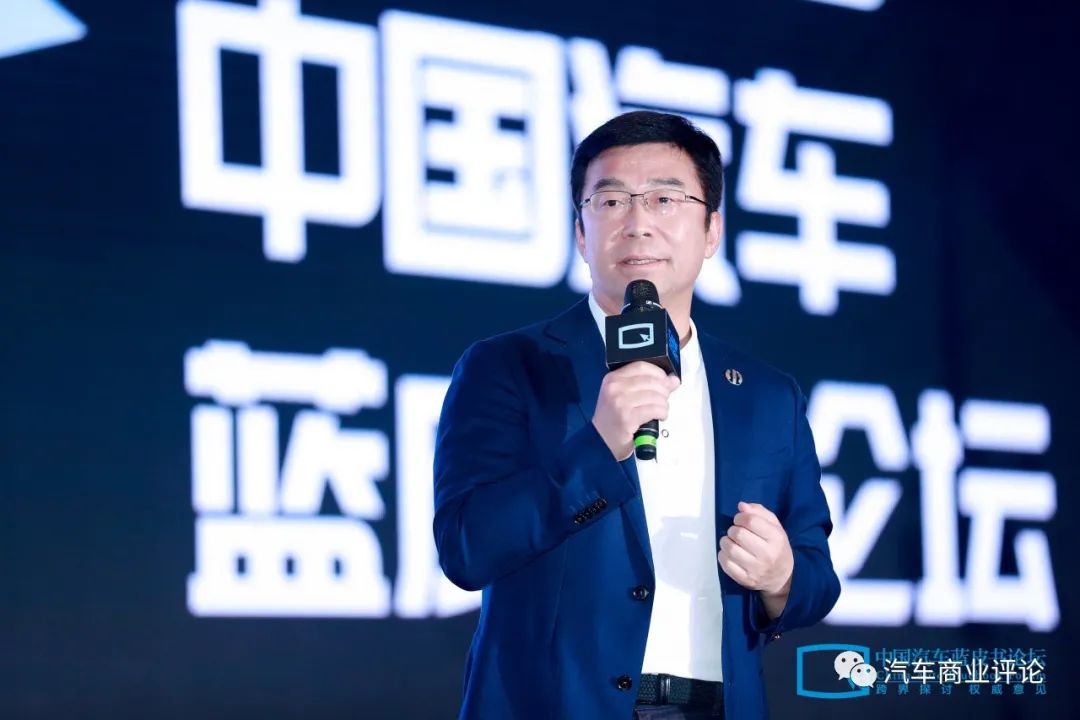 丁磊与李斌：新能源汽车市场的时机与未来展望