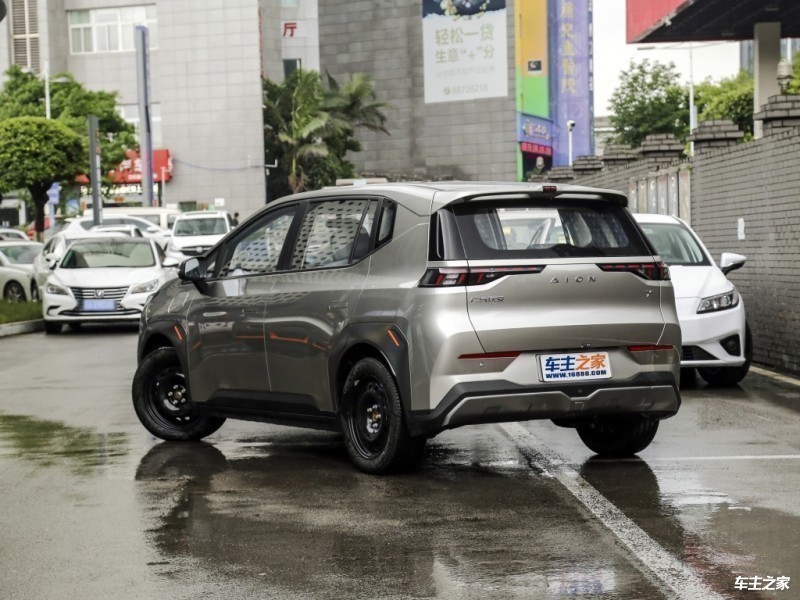 广汽埃安Y：超定律智能纯电SUV，售价10.46万起，自动驾驶与空间表现全面解析