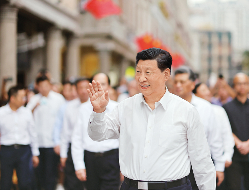 习近平谈国家中长期经济社会发展战略及扩大内需的重要性