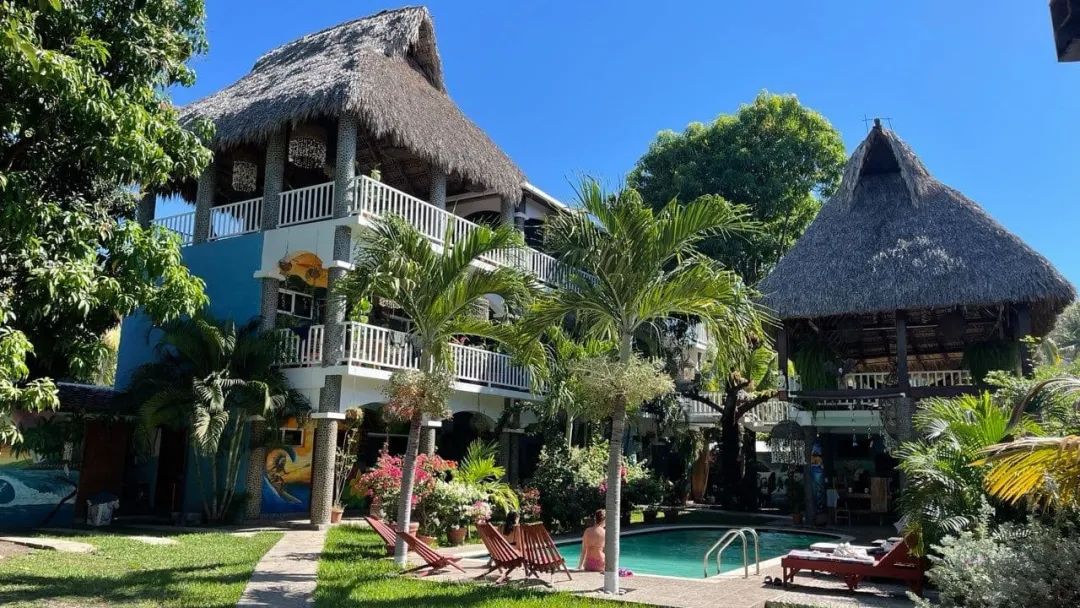 Rancho Lokoo 酒店接受比特币。经理费尔南多表示，他希望自己能更多地了解比特币，以便进行战略投资。（图片来源：汤姆·卡雷拉斯）